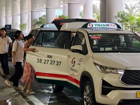 Tân Sơn Nhất ngày cuối nghỉ lễ: Đông khách nhưng không căng taxi và xe công nghệ