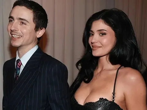 Những trang phục cổ điển đẹp nhất mở màn mùa giải thưởng Hollywood 2026